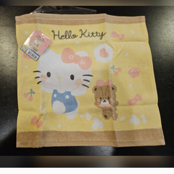 2 pcs of Sanrio Hello Kitty Hand Towel (different sizes & styles) - Picture 3 of 5